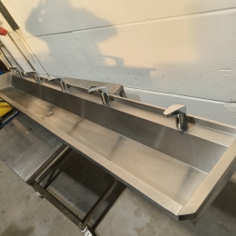 Intersan s/s washbasin with 5 taps 